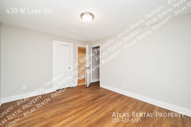 Building Photo - 430 W Lake Dr