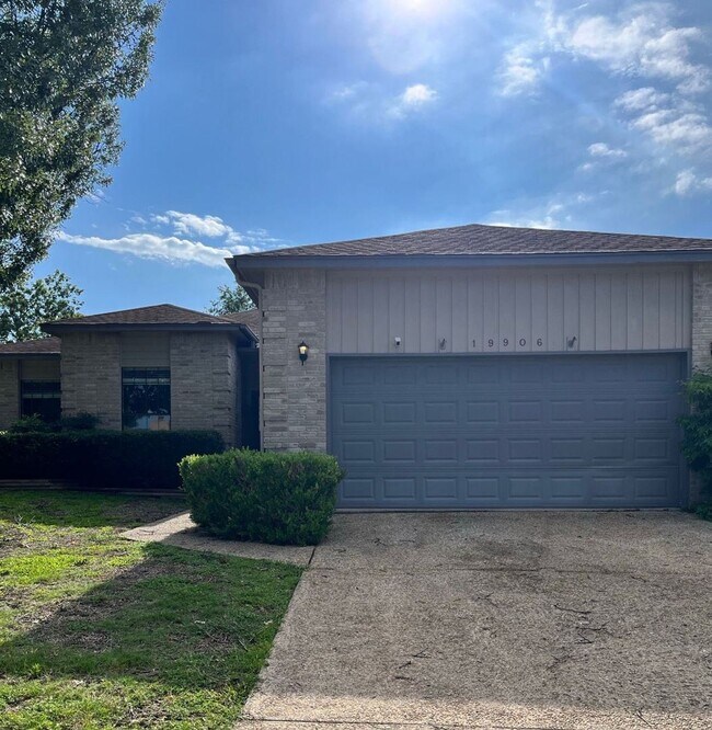 Primary Photo - 4 br, 2 bath House - 19906 Encino Briar
