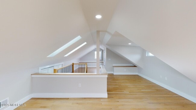 Building Photo - 1 Howland Ave