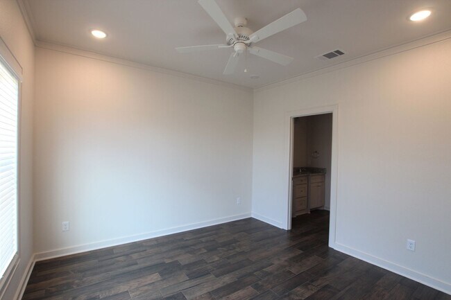 Building Photo - Luxury 3 Bedroom 2 Bath Townhomes in Bulla...