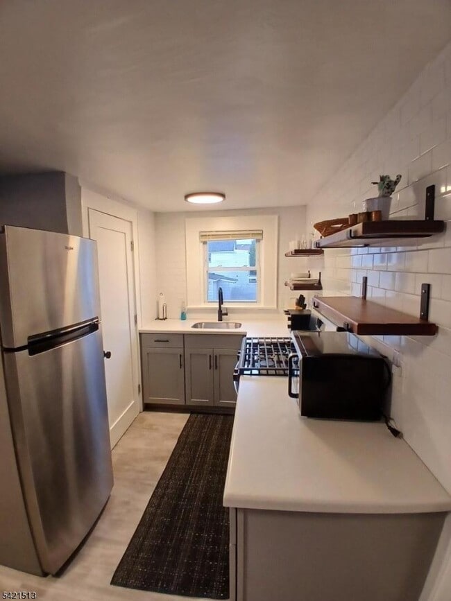 Building Photo - 17 Thomas St