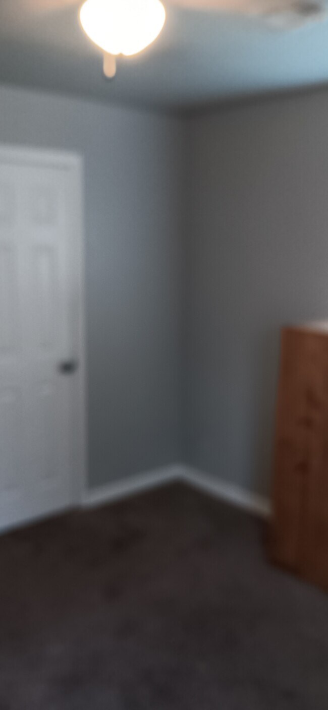 Building Photo - 548 E Woodrow St