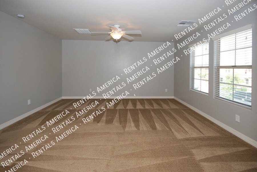 Building Photo - 8959 W Northview Ave
