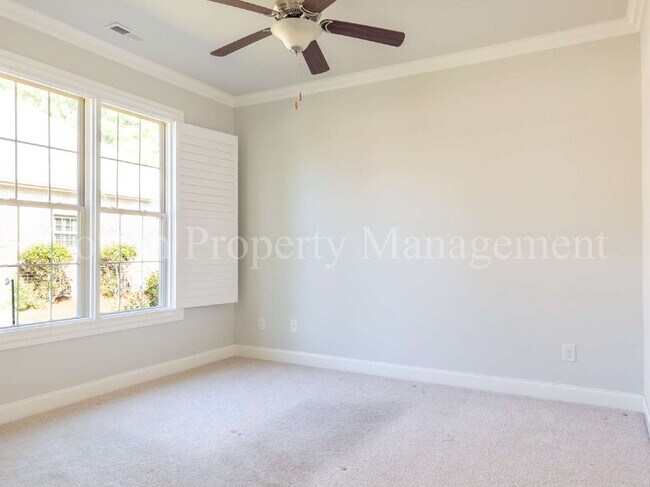 Building Photo - 633 Jenoa Dr
