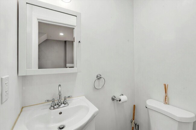 Building Photo - 2504 Manton St