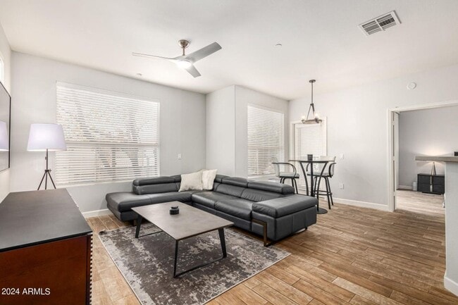 Building Photo - Lovely unit at Mira Vista Condominiums