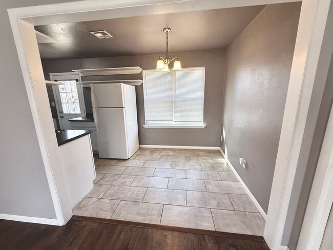 Building Photo - Updated 3BD 1BA Home Located in the Village!!!