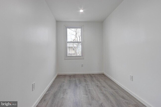 Building Photo - 2654 Wilkens Ave