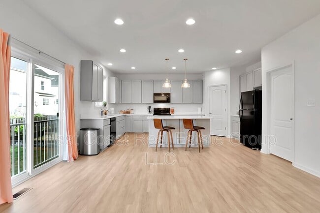 Building Photo - 204 Station Terrace W