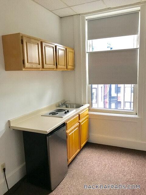 Building Photo - 405 Beacon St