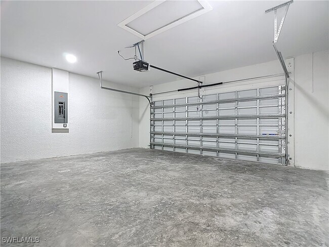 Building Photo - 829 Wabash St