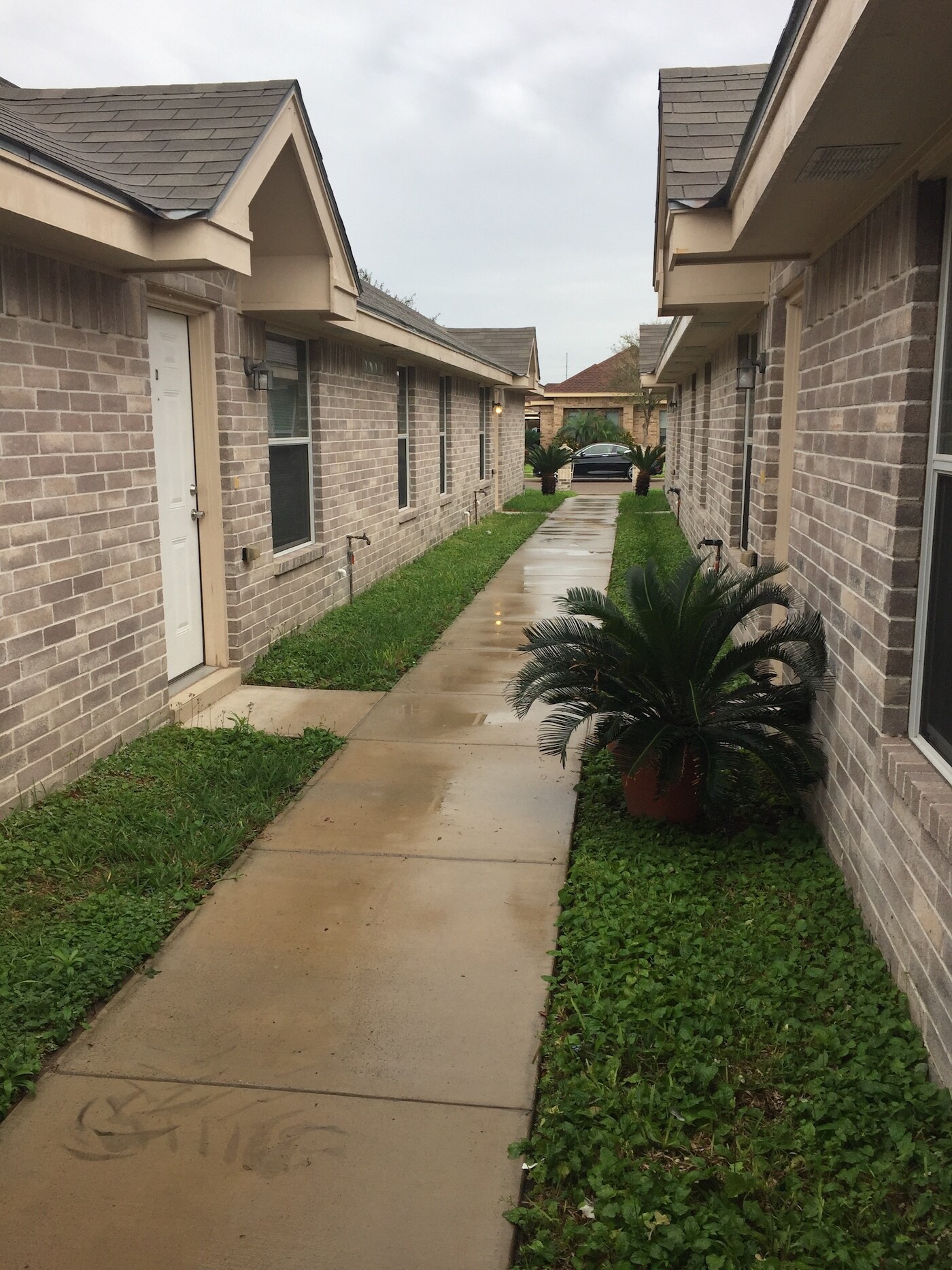one story four-plex - 3704 Fairmont Ave