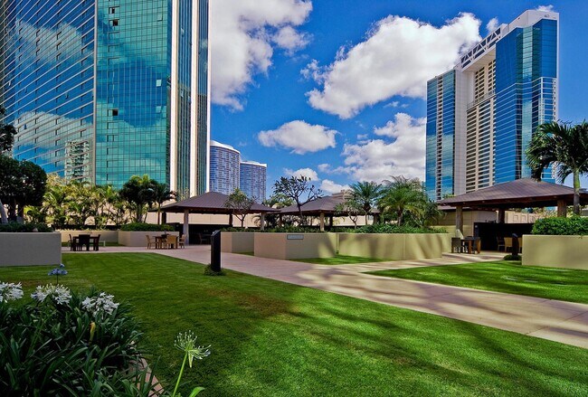 Building Photo - HOKUA 3 bedroom FULLY FURNISHED