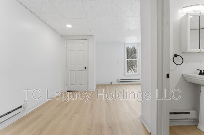 Building Photo - 16 Flint St