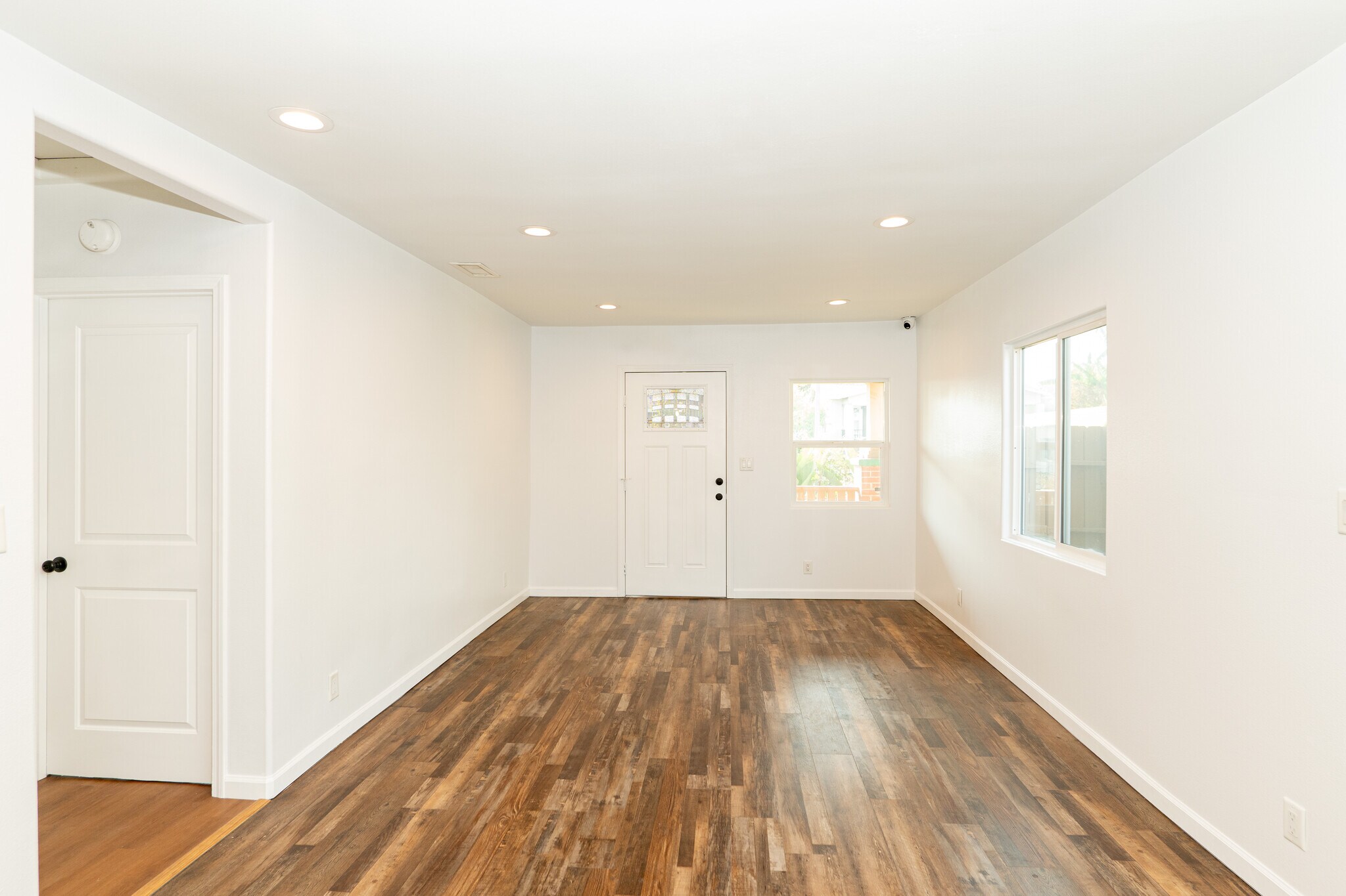 Living room - 940 S Bernal Ave