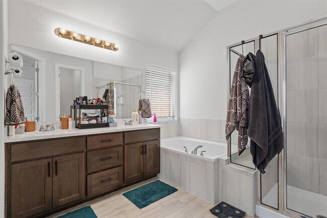 Building Photo - 5855 San Savino Dr