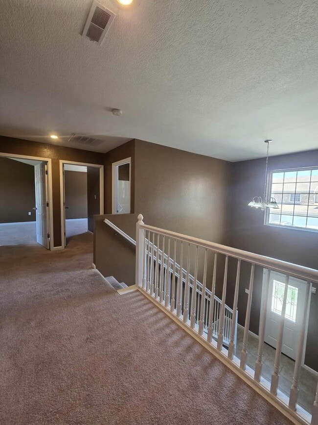 Building Photo - Beautiful Town House