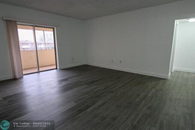 Building Photo - 9159 SW 77th Ave