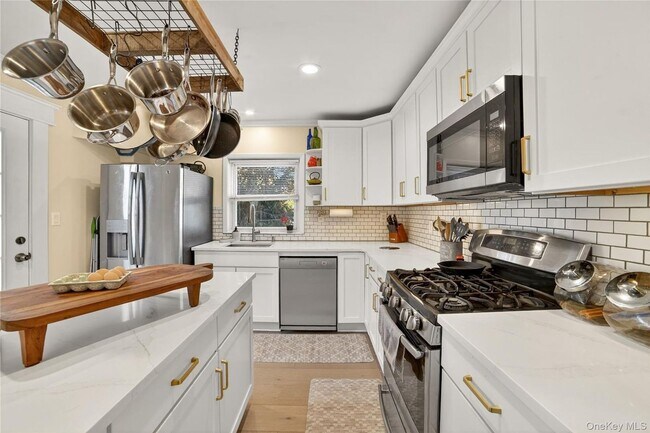 Building Photo - 1408 Henry Ave