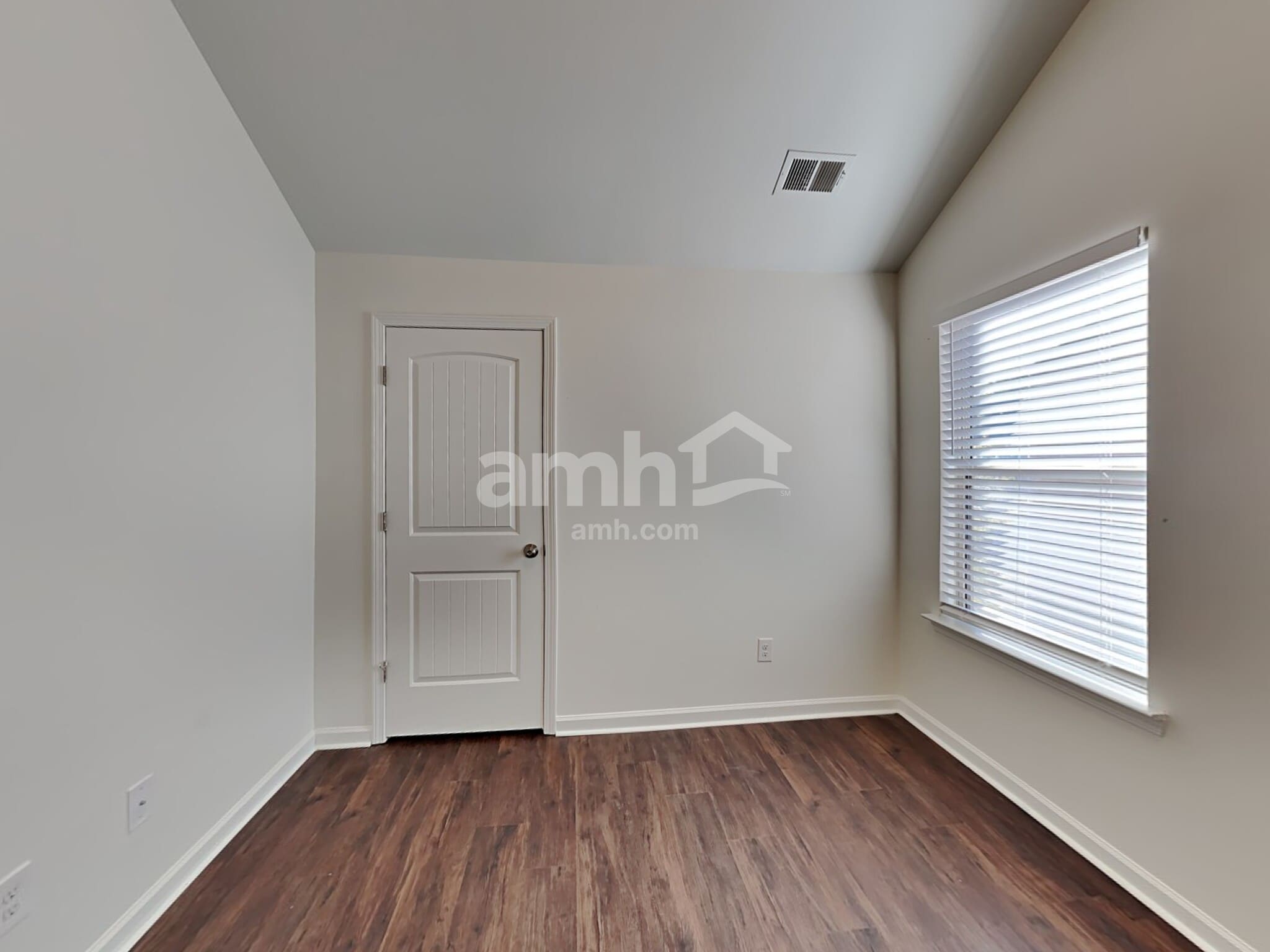 Building Photo - 421 Lossie Ln