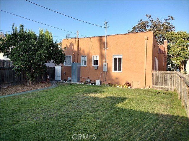 Building Photo - 1629 Cota Ave