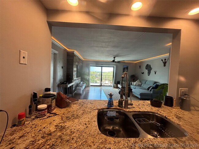 Building Photo - 900 River Reach Dr