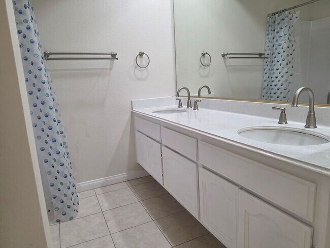 Building Photo - 27875 Avenida Armijo