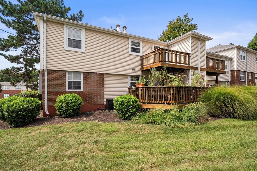 Building Photo - 1614 Thrush Ter
