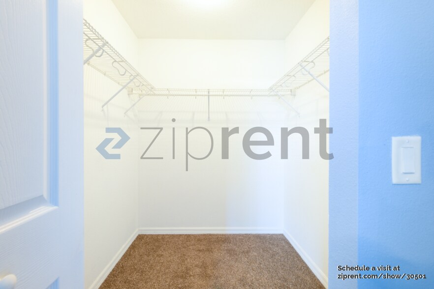 Building Photo - 1345 17th Ln SW