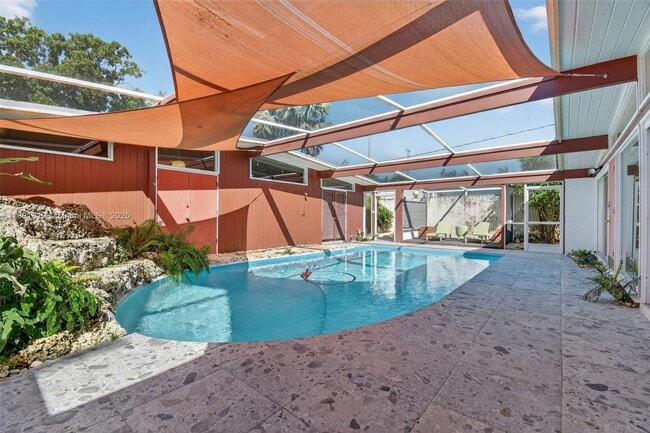 Building Photo - 630 NE 14th Ave