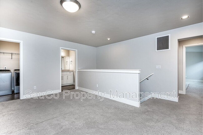 Building Photo - 13227 SW Maxfield Ln