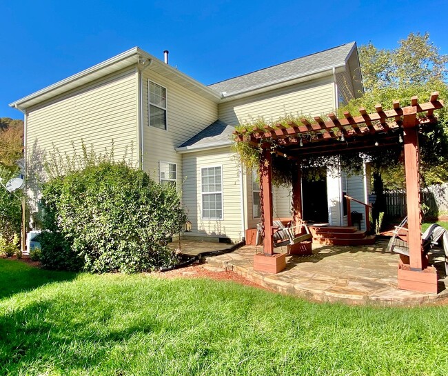 Building Photo - 1744 Somersby Ln