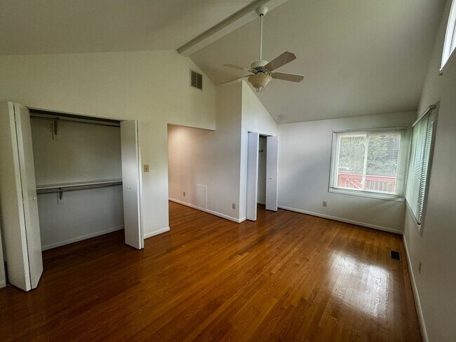 Building Photo - Split level 4-bedroom 3-bathroom home