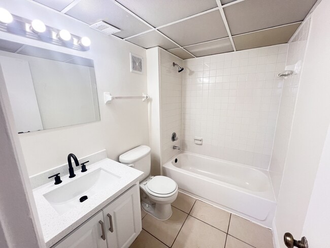 Building Photo - 7801 S Colony Cir