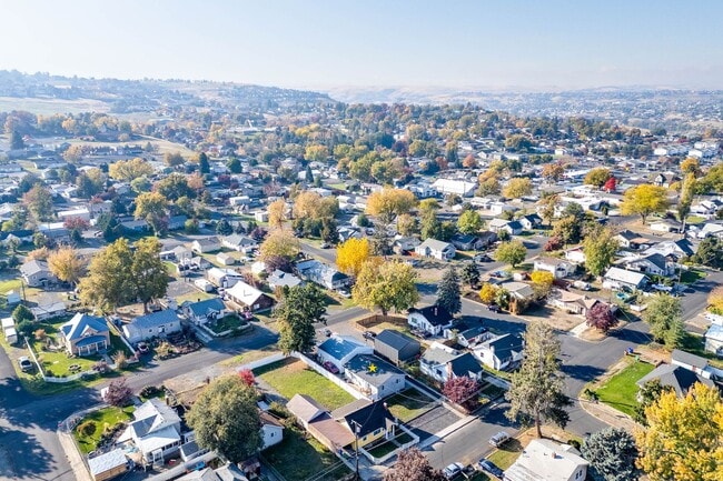 Building Photo - Charming, Partially Remodeled 4-Bedroom Ho...