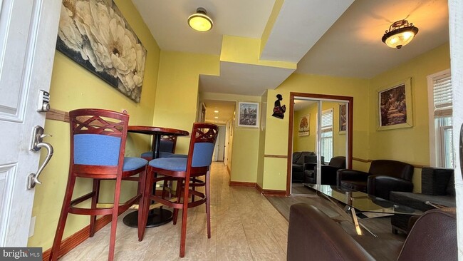 Building Photo - 830 19th St NE