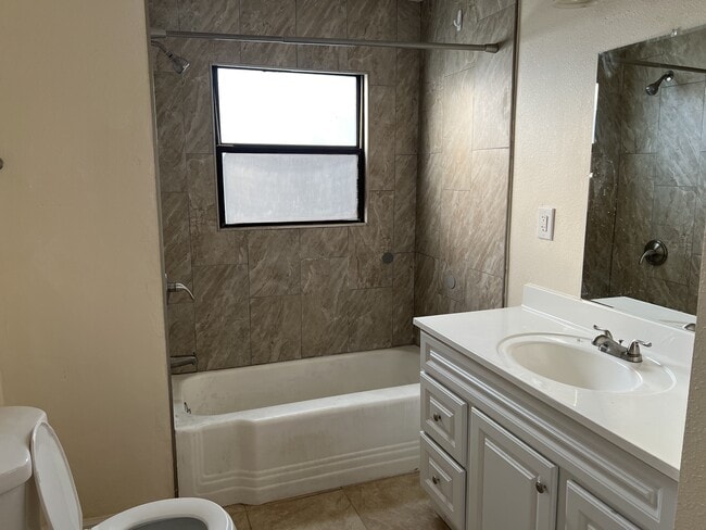 Building Photo - 718 Charlana Dr