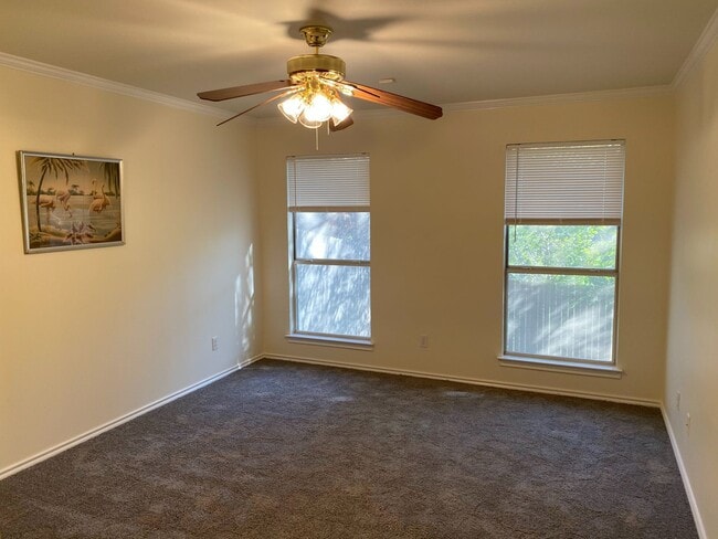 Building Photo - CUTE 3 BEDROOM IN SPRING CREEK FOREST*NEIS...