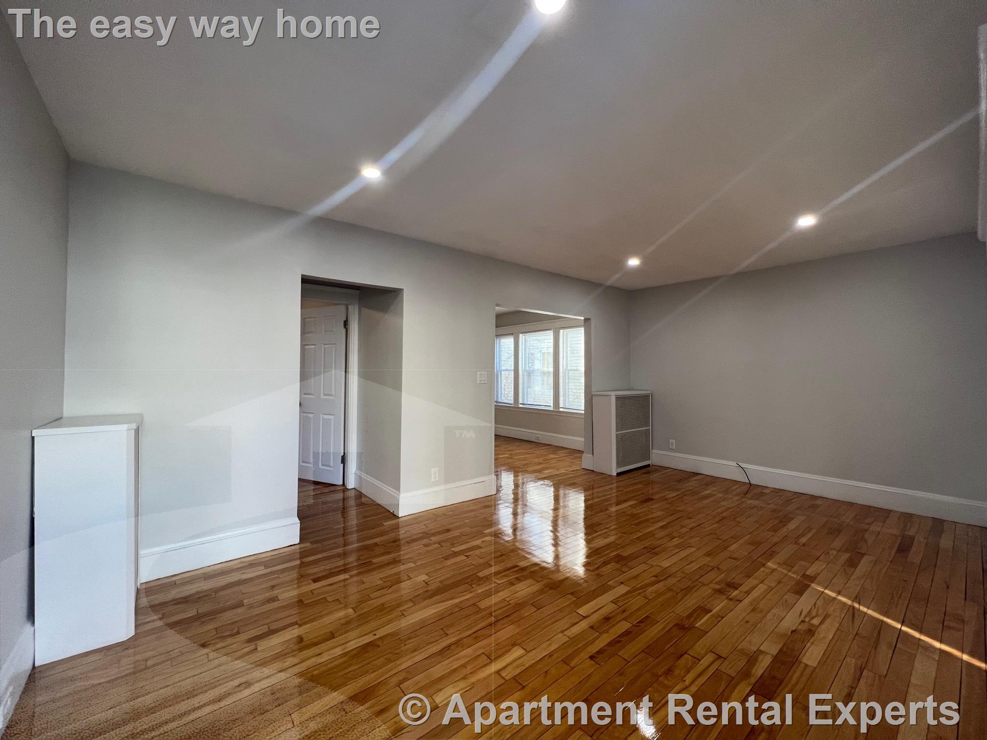 Building Photo - 10 Cady Ave