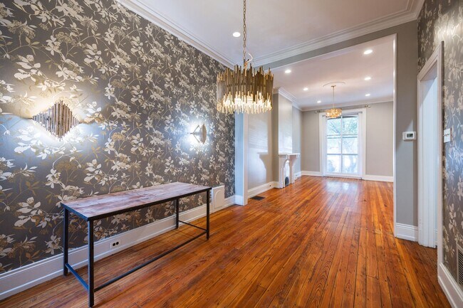 Building Photo - 206 S 43rd St