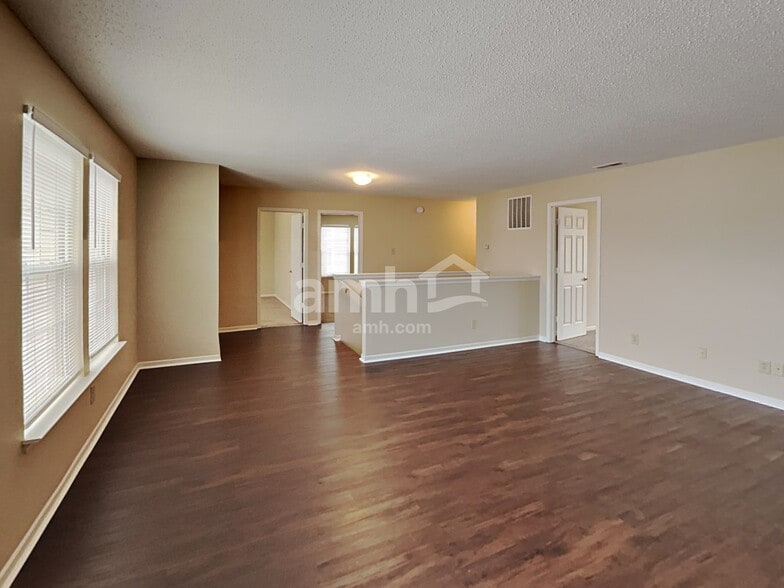 Building Photo - 10798 Cyrus Dr