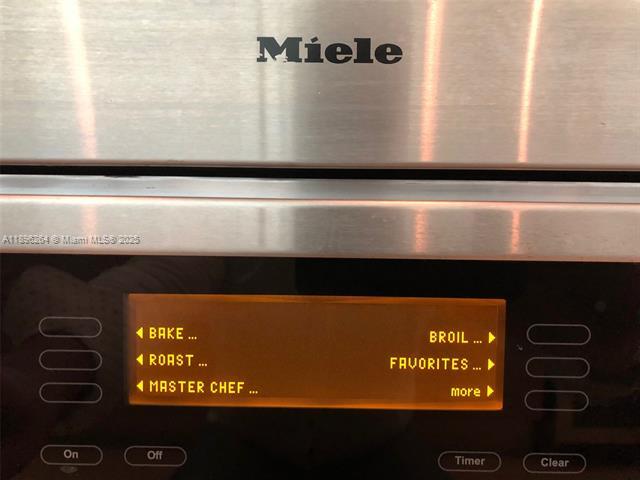 Building Photo - 900 Brickell Key Dr