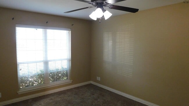 Building Photo - 118 Stonebridge St