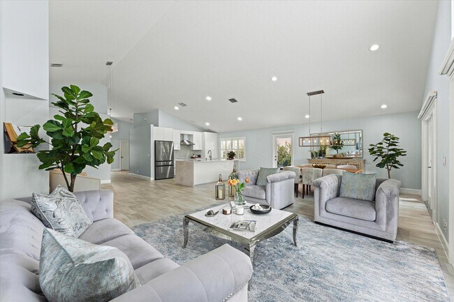 Building Photo - 10112 Aqua Vista Way