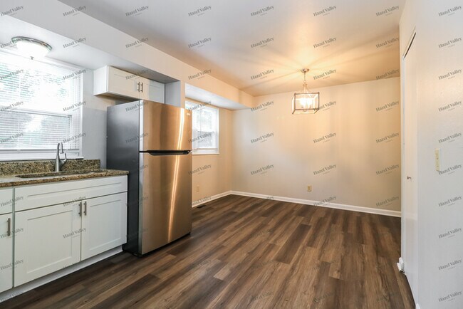 Building Photo - 385 Patterson Ln