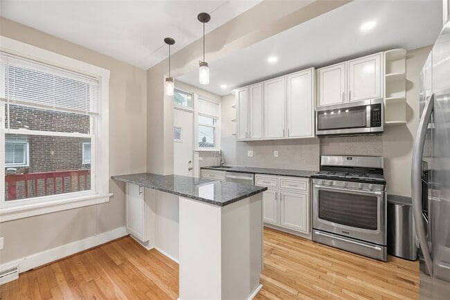 Building Photo - 436 44th St