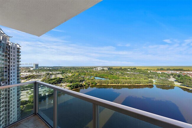 Building Photo - 2641 N Flamingo Rd