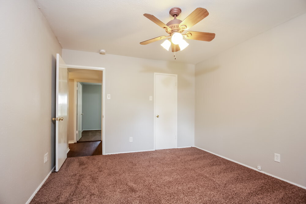 Building Photo - 1050 Brownwood Dr