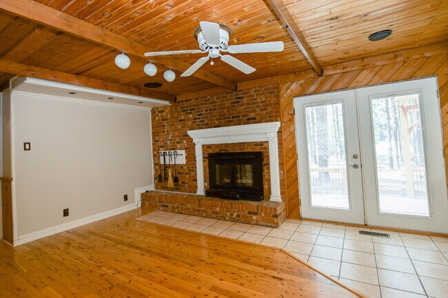 Building Photo - Retro Ranch only minutes from downtown Sou...