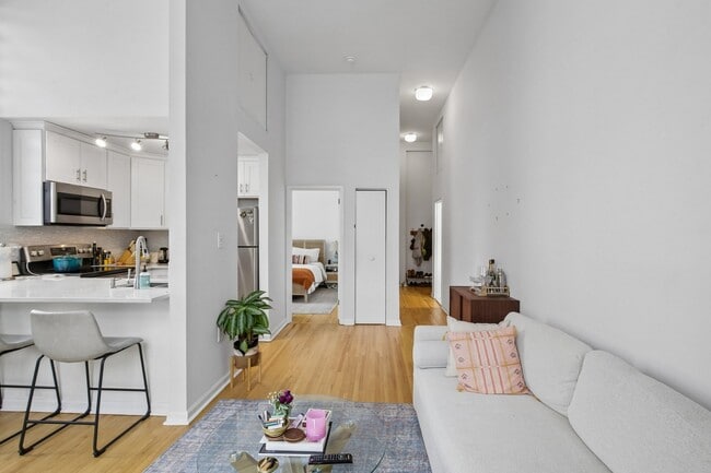 Building Photo - 450 7th St